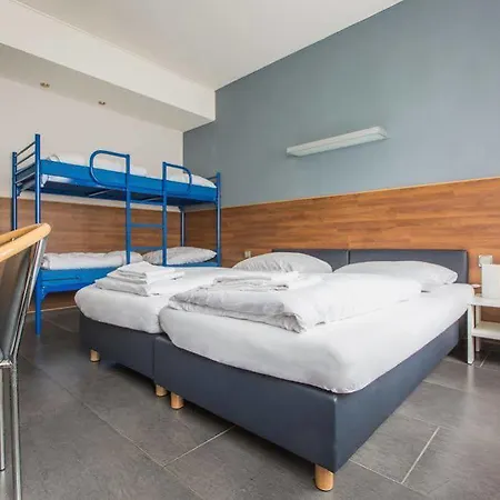 Madison Am Dom Keulen