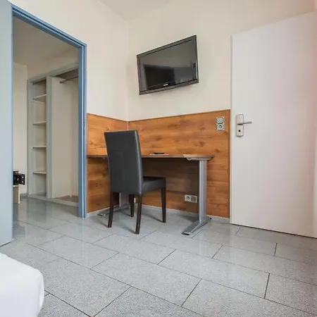 Madison Am Dom 2* קלן