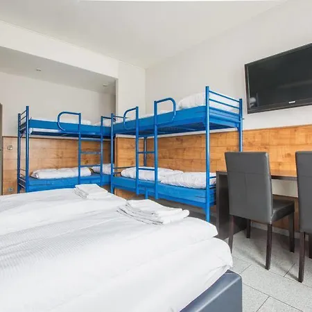 מלון Madison Am Dom 2*