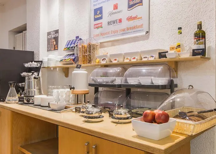 Otel Madison Am Dom Köln